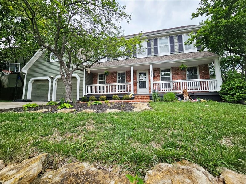 8638 Greenwood Ln, Lenexa, KS 66215