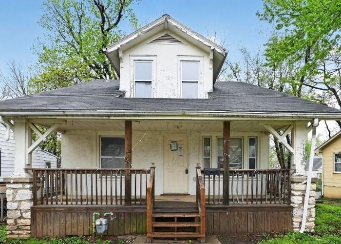 121 Ash Ave, Independence, MO 64053