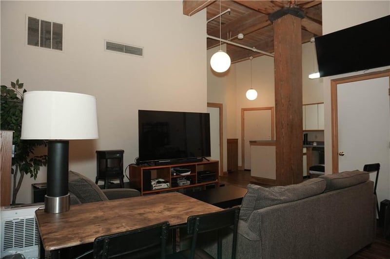 308 8th St #302, Kansas City, MO 64105