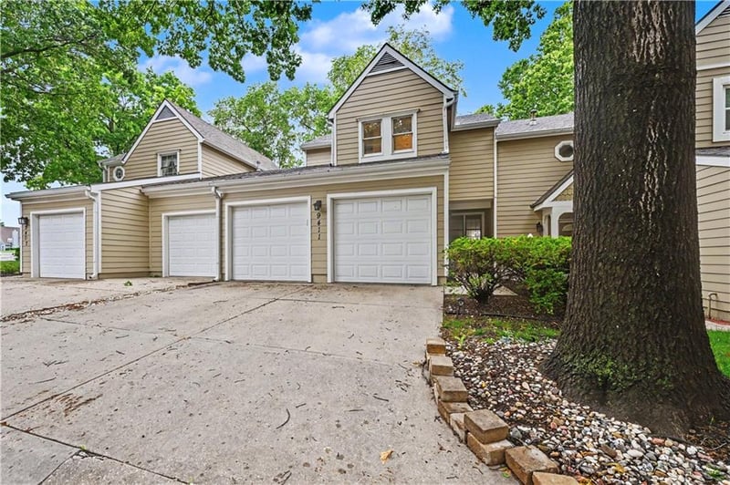 9411 W 119th Ter, Overland Park, KS 66213