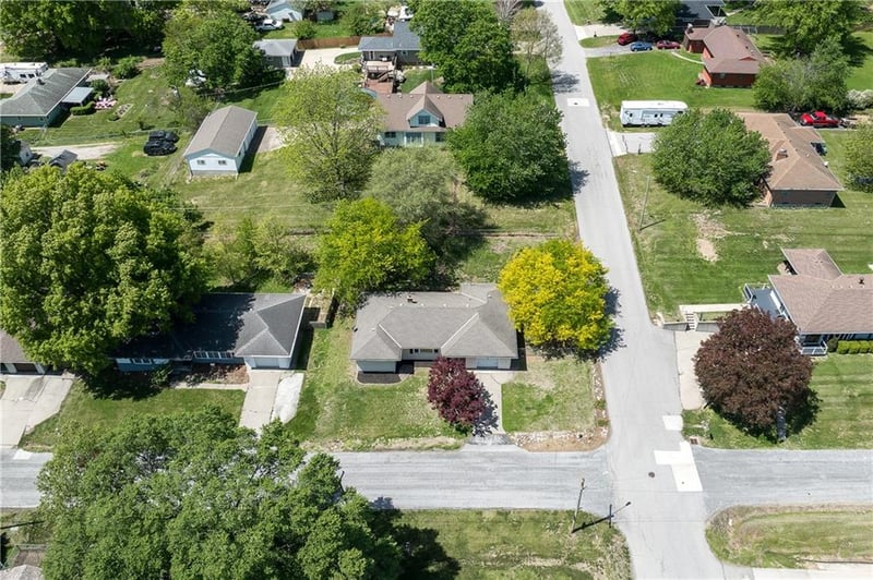 2828 32nd St, St Joseph, MO 64506