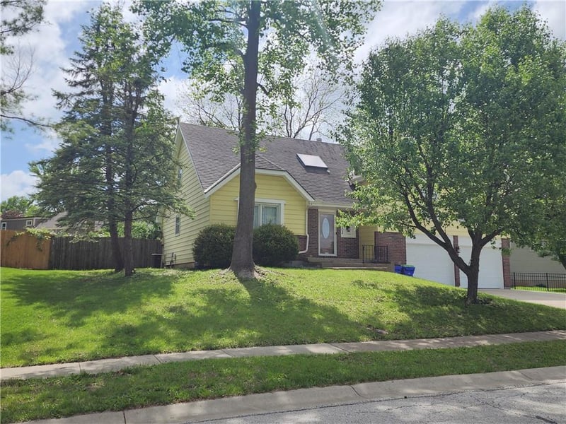 7302 Earnshaw St, Shawnee, KS 66216