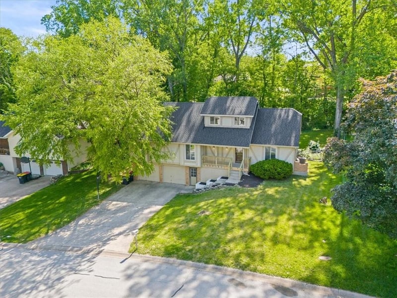 5605 Verlin Dr, Parkville, MO 64152