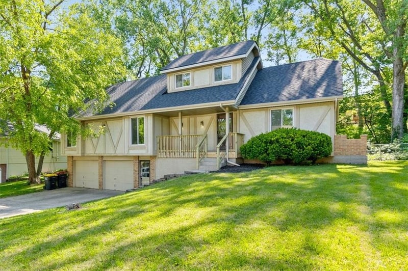 5605 Verlin Dr, Parkville, MO 64152