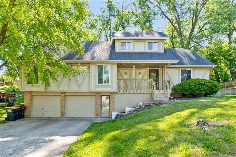 5605 Verlin Dr, Parkville, MO 64152