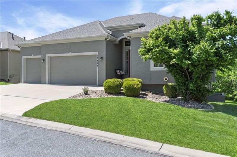 13416 172nd St, Overland Park, KS 66221