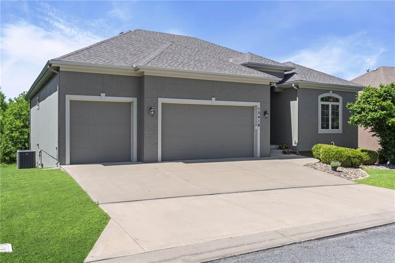 13416 172nd St, Overland Park, KS 66221