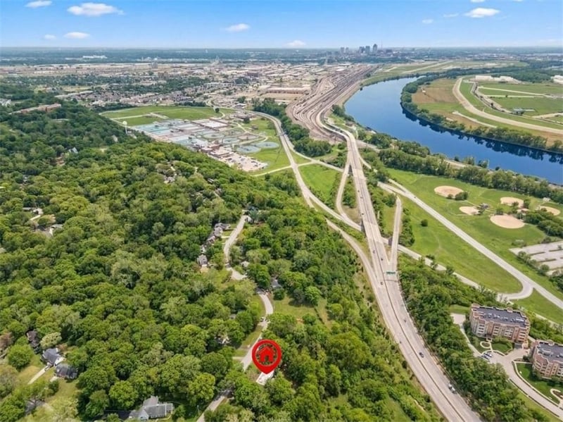 3848 Briarcliff Rd, Kansas City, MO 64116