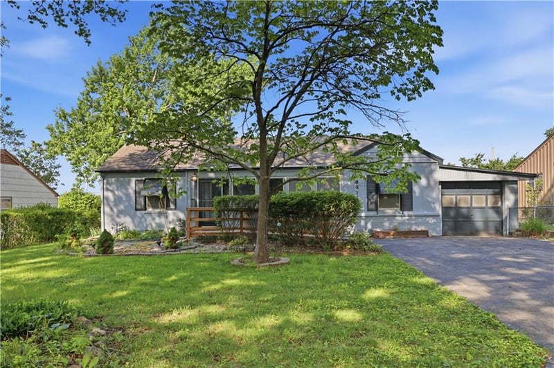 8816 Daniel Boone Rd, Kansas City, MO 64114