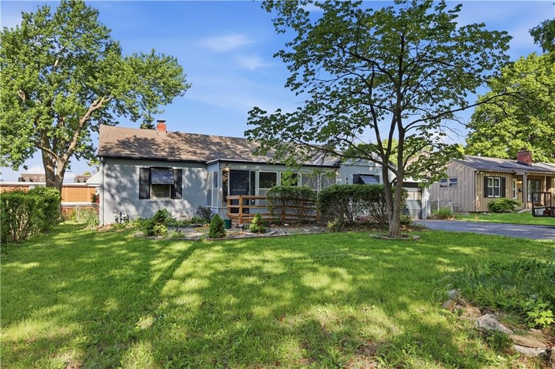 8816 Daniel Boone Rd, Kansas City, MO 64114