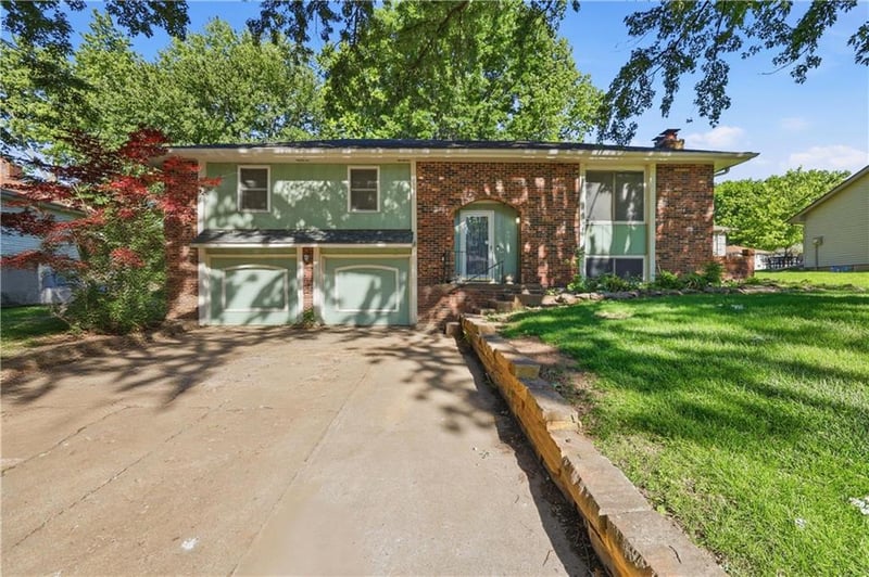 2409 2nd Street Ter, Blue Springs, MO 64014