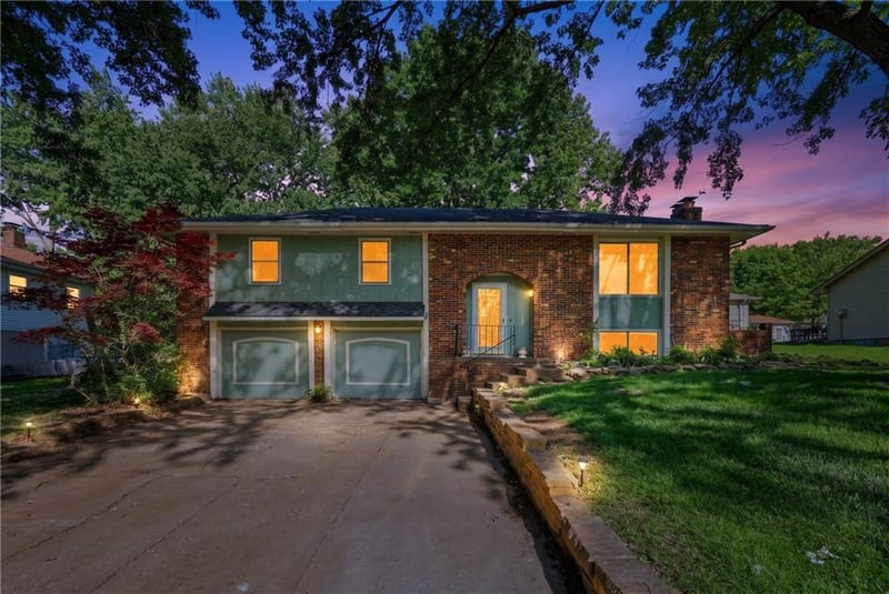 2409 2nd Street Ter, Blue Springs, MO 64014
