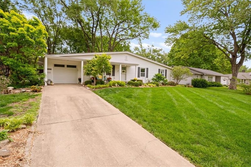 5909 Goddard St, Shawnee, KS 66203