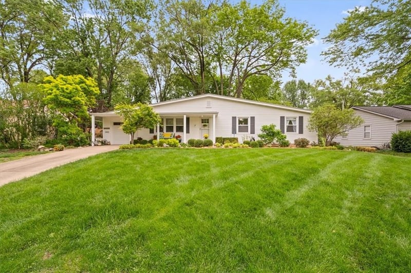 5909 Goddard St, Shawnee, KS 66203