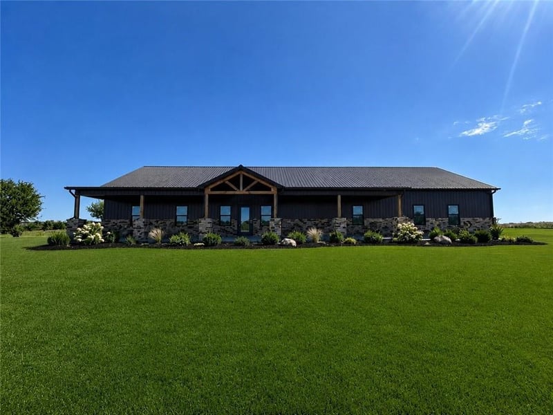 20014 Woodend Rd, Linwood, KS 66052