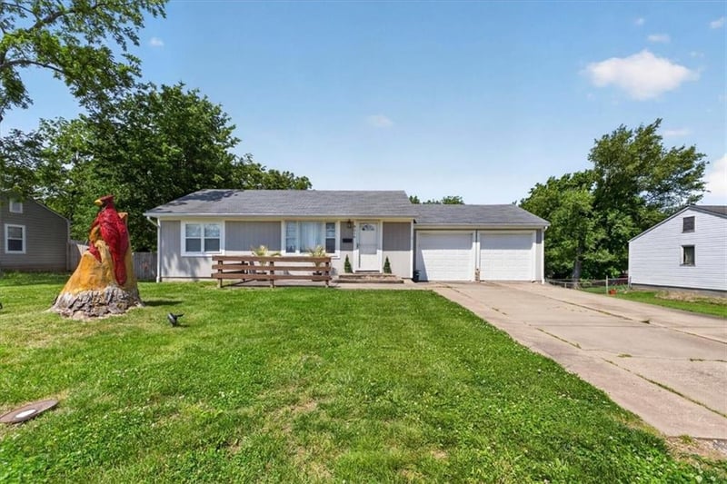 8216 Sterling Ave, Raytown, MO 64138