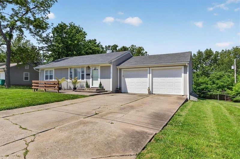 8216 Sterling Ave, Raytown, MO 64138