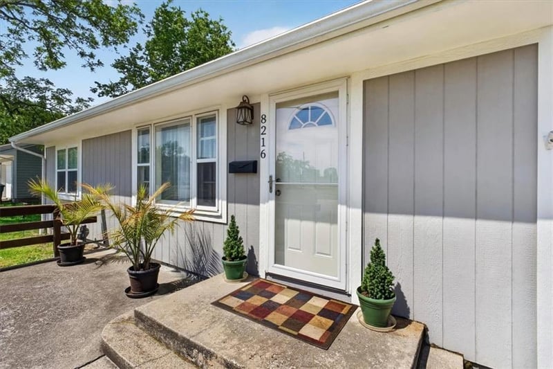 8216 Sterling Ave, Raytown, MO 64138