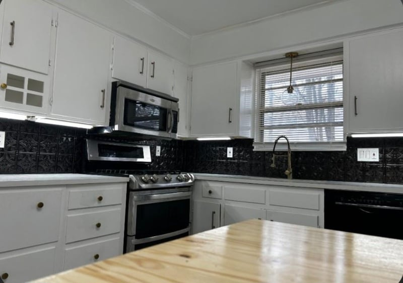 8844 Summit St, Kansas City, MO 64114