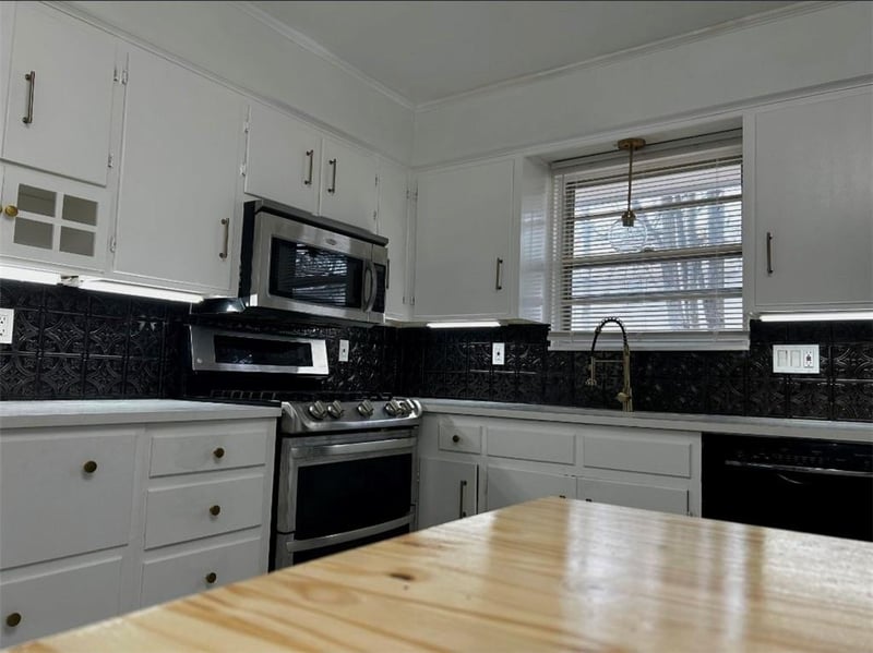 8844 Summit St, Kansas City, MO 64114