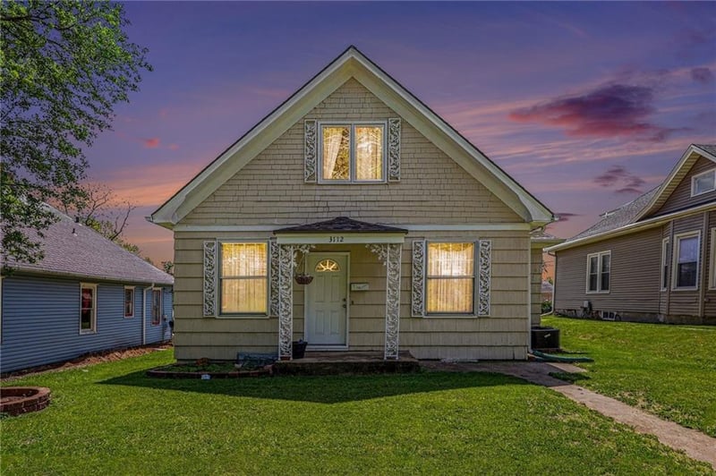3112 Messanie St, St Joseph, MO 64501