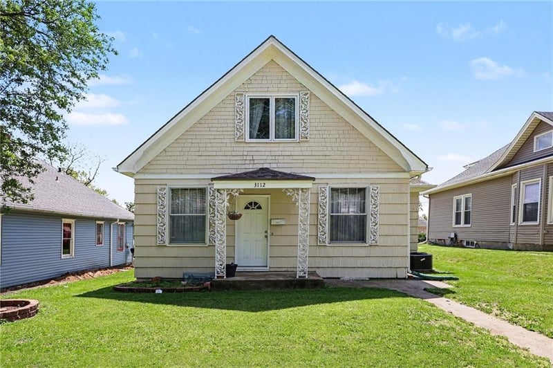 3112 Messanie St, St Joseph, MO 64501