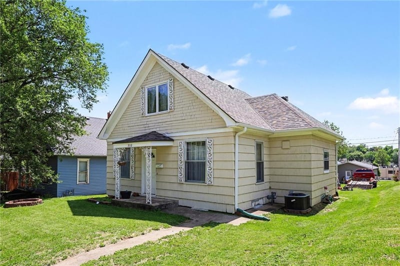 3112 Messanie St, St Joseph, MO 64501
