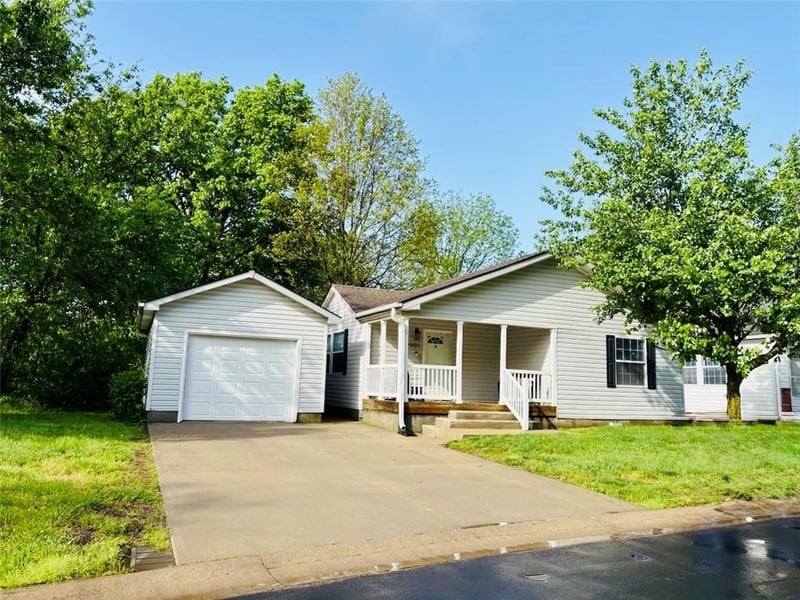 7901 122nd Ct, Kansas City, MO 64163