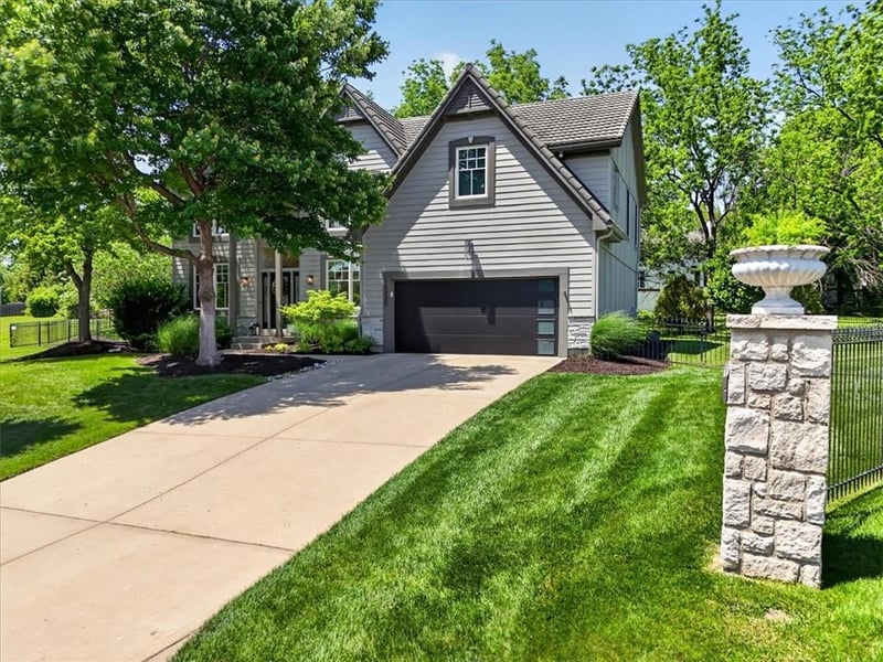 15230 Fontana St, Leawood, KS 66224
