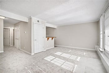4727 Jarboe St #107, Kansas City, MO 64112