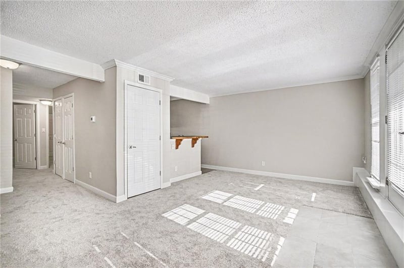 4727 Jarboe St #107, Kansas City, MO 64112