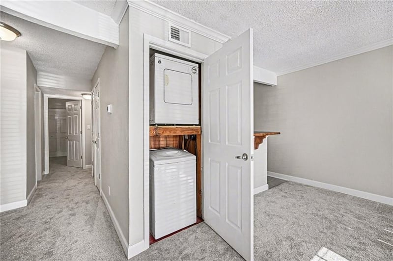 4727 Jarboe St #107, Kansas City, MO 64112