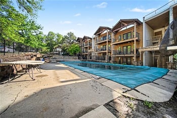 4727 Jarboe St #107, Kansas City, MO 64112