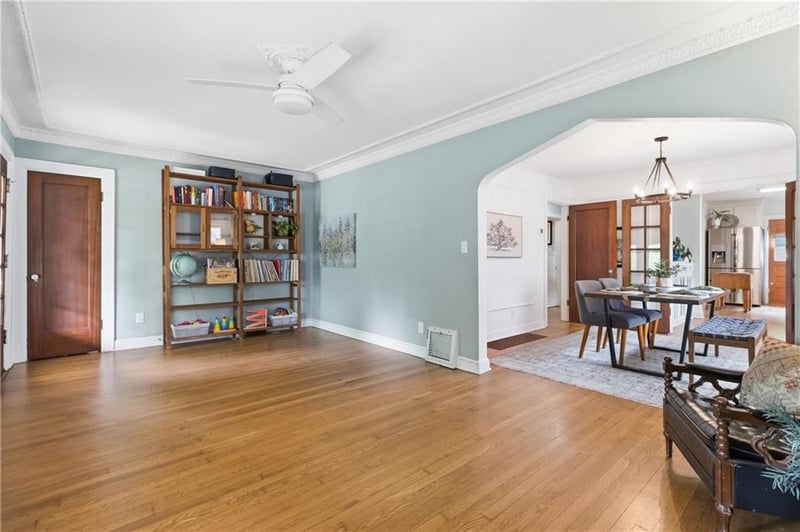 7520 Oak St, Kansas City, MO 64114
