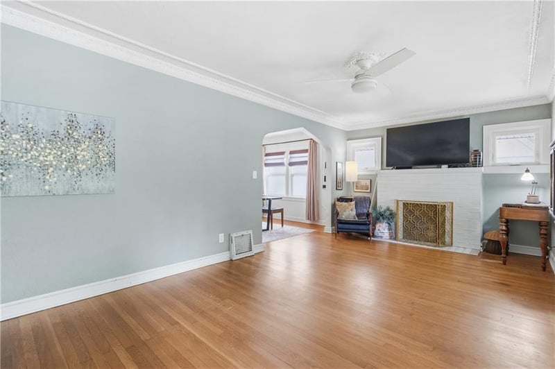 7520 Oak St, Kansas City, MO 64114