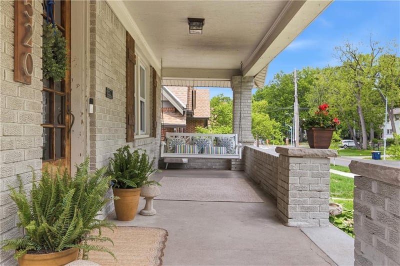 7520 Oak St, Kansas City, MO 64114