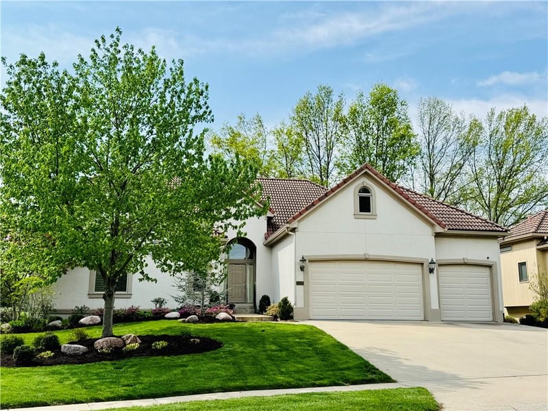 10507 145th Ter, Overland Park, KS 66221