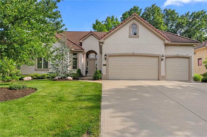 10507 145th Ter, Overland Park, KS 66221