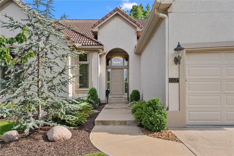 10507 145th Ter, Overland Park, KS 66221