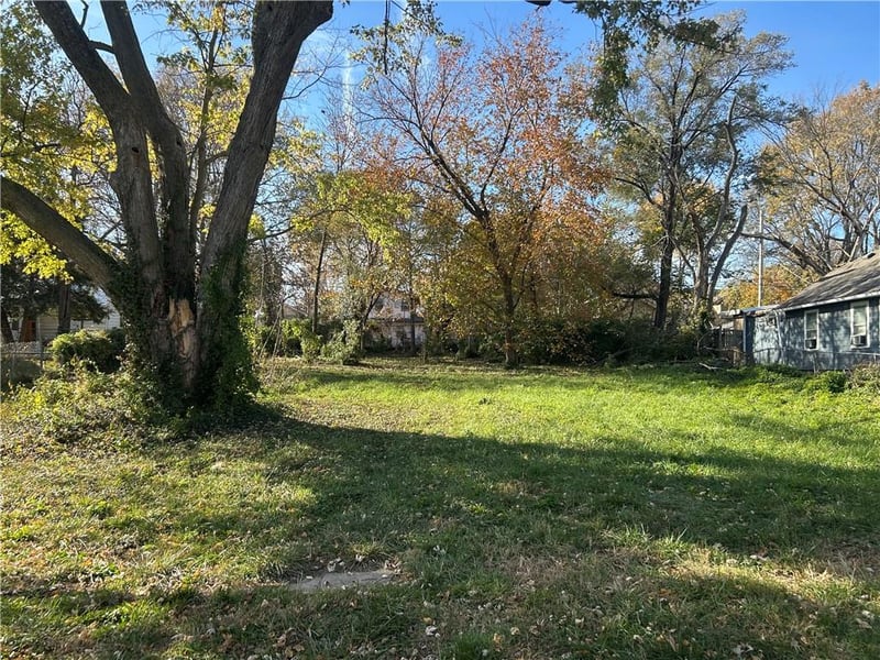 2332 Oakley Ave, Kansas City, MO 64127