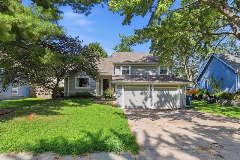 1819 Stagecoach Dr, Olathe, KS 66062