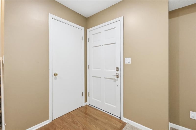 1819 Stagecoach Dr, Olathe, KS 66062