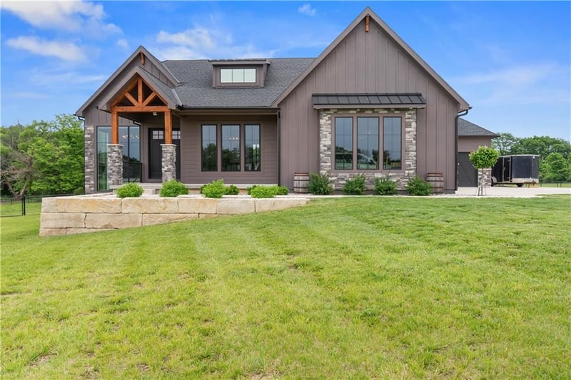 13405 Woodland Ranch Dr, Lone Jack, MO 64070