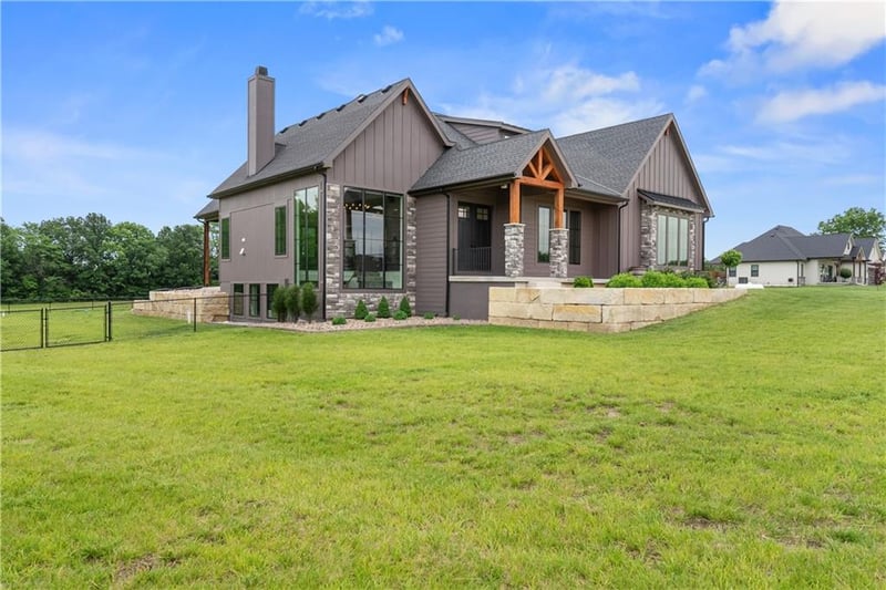 13405 Woodland Ranch Dr, Lone Jack, MO 64070