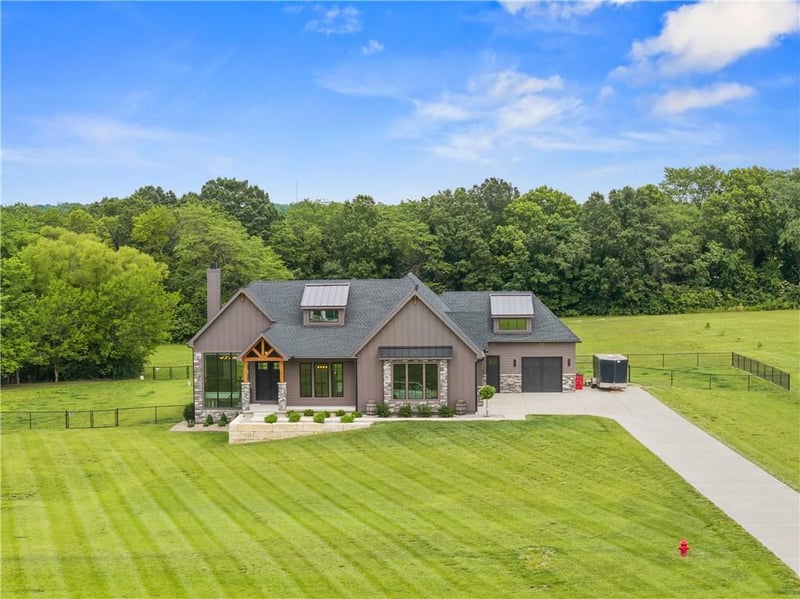 13405 Woodland Ranch Dr, Lone Jack, MO 64070