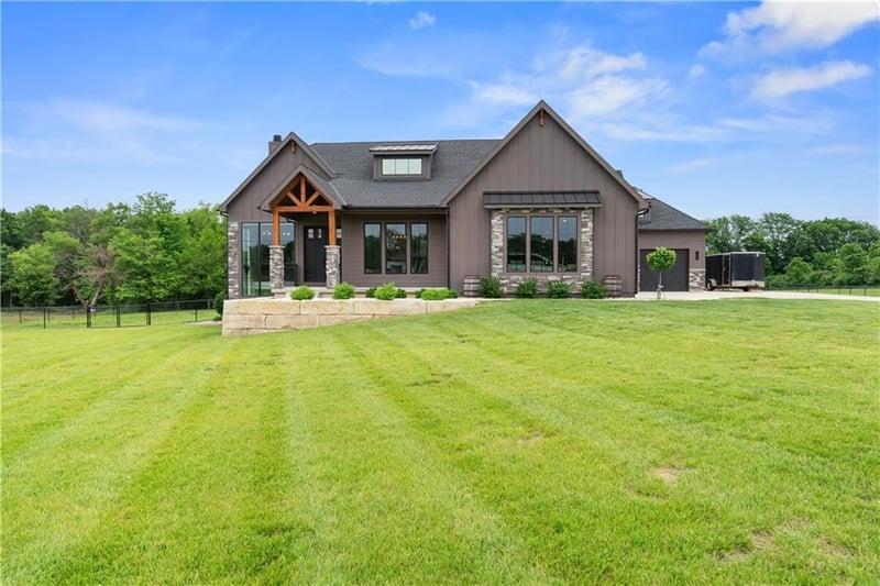 13405 Woodland Ranch Dr, Lone Jack, MO 64070