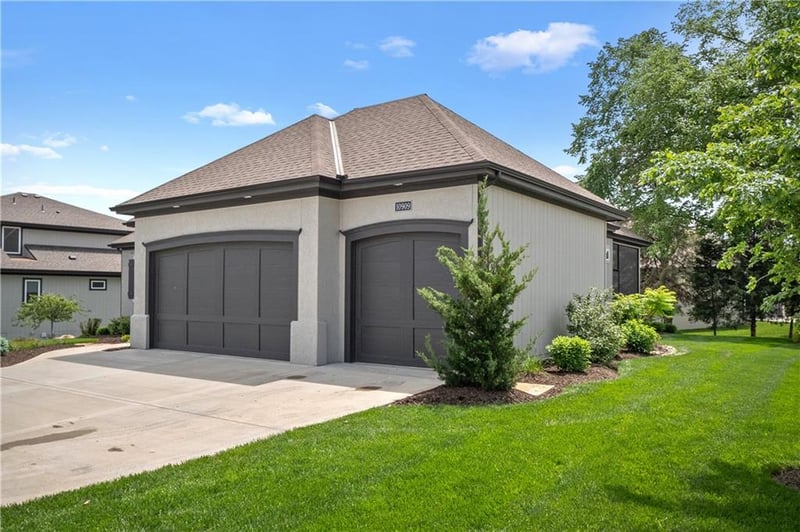 10909 172nd St, Overland Park, KS 66221