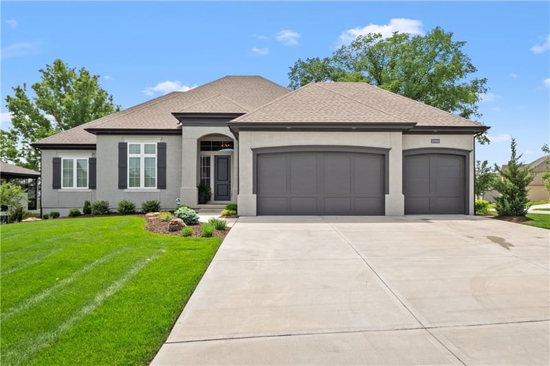 10909 172nd St, Overland Park, KS 66221