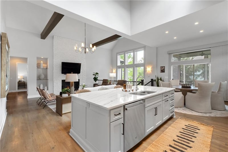10909 172nd St, Overland Park, KS 66221