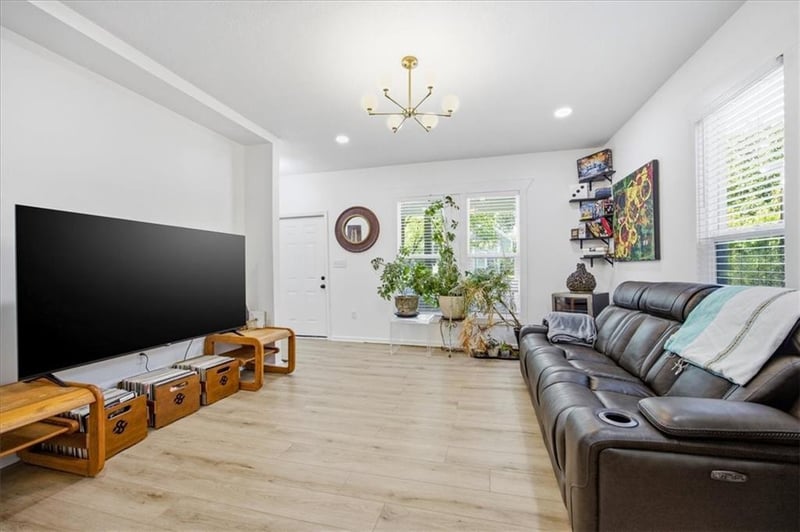 1216 20th Ter, Kansas City, MO 64108